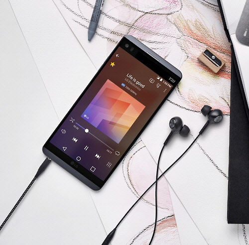 MP3 한곡 600원ㆍ플락은 900원… 음질 차이 어느 정도?  LG전자가 오는 29일 정식 출시하는 프리미엄 스마트폰 'V20'은 MP3 와 같은 일반적인 음원뿐만 아니라 플락(FLAC) 등 무손실 음원 재생을 지원, 오디오 기능을 강화했다. LG전자 제공